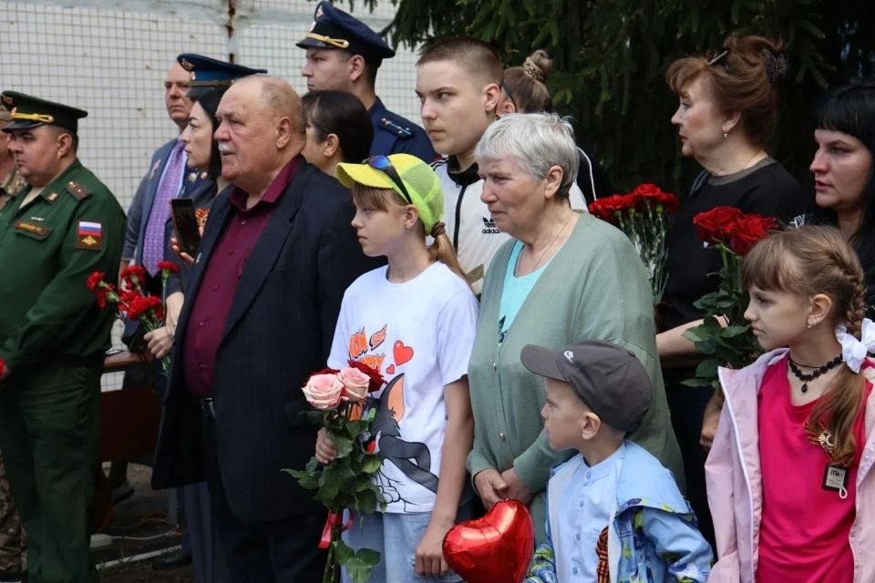 В школе №70 открыли мемориальную доску в память об участнике СВО Алексее Александровиче Полнякове В школе №70 открыли мемориальную доску в память об участнике СВО Алексее Александровиче Полнякове