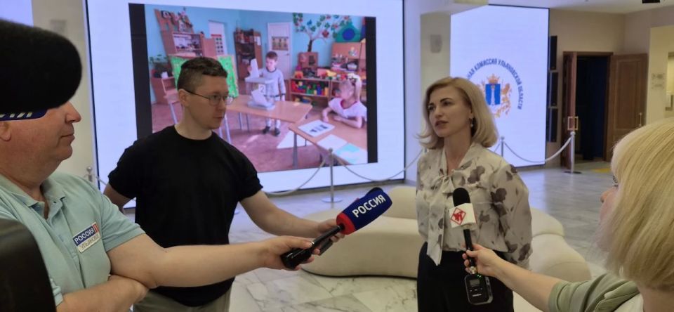 В здании Театра юного зрителя состоялось торжество, посвященное Дню организаторов выборов