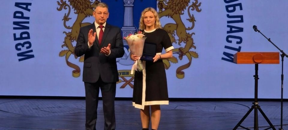 За безупречную государственную гражданскую службу и вклад в развитие избирательной системы и обеспечение избирательных прав граждан Российской Федерации почётным знаком Губернатора Ульяновской области «За безупречную службу»... За безупречную государственную гражданскую службу и вклад в развитие избирательной системы и обеспечение избирательных прав граждан Российской Федерации почётным знаком Губернатора Ульяновской области «За безупречную службу»...