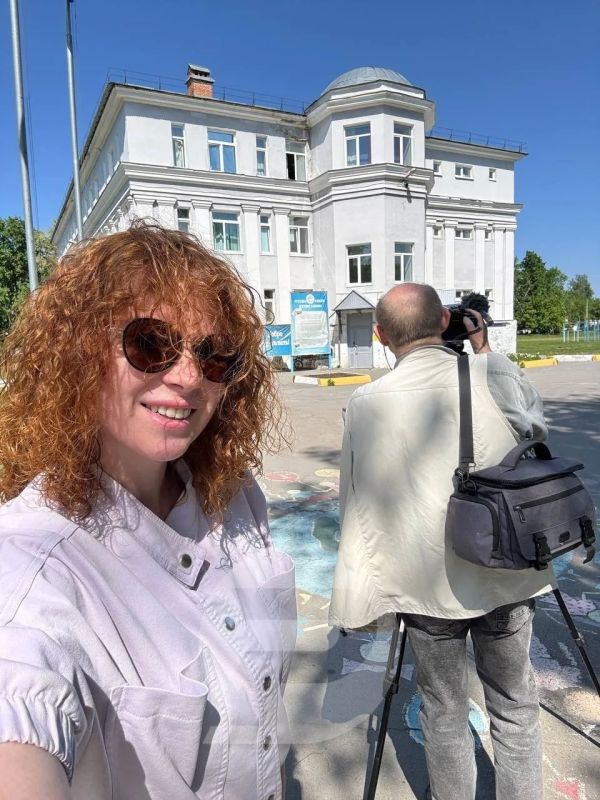 Учат. Воспитывают. Жмут. И побеждают Учат. Воспитывают. Жмут. И побеждают