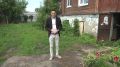 Без крыши над головой.. Дом номер 25 по улице Маяковского встречает 60-летие в аварийном состоянии. Рушится кладка, отваливается штукатурка. Красная лента со свежими маячками как бы намекает — лучше не входить