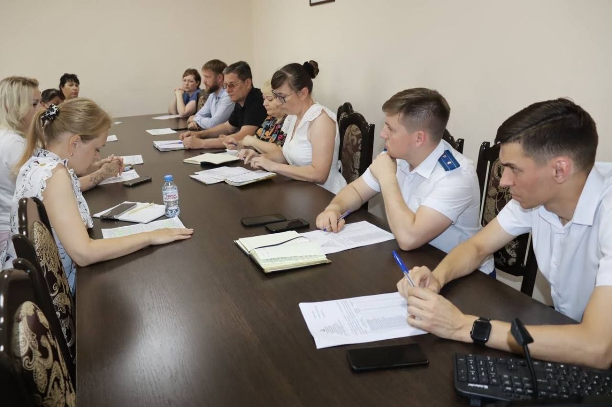 Прокурор Вешкаймского района Олег Баранников принял участие в совещании по вопросам обеспечения земельными участками многодетных семей Прокурор Вешкаймского района Олег Баранников принял участие в совещании по вопросам обеспечения земельными участками многодетных семей