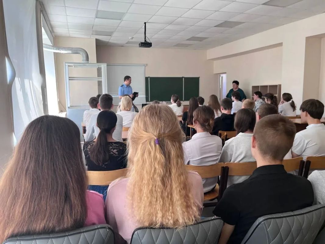 В рамках реализации мероприятий по правовому просвещению и правовому информированию старший помощник прокурора Мелекесского района Карпов В.С. встретился с воспитанниками детских оздоровительных лагерей В рамках реализации мероприятий по правовому просвещению и правовому информированию старший помощник прокурора Мелекесского района Карпов В.С. встретился с воспитанниками детских оздоровительных лагерей