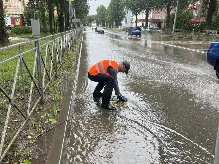 Перед новым ливнем в Ульяновске идёт ревизия ливнёвок Перед новым ливнем в Ульяновске идёт ревизия ливнёвок