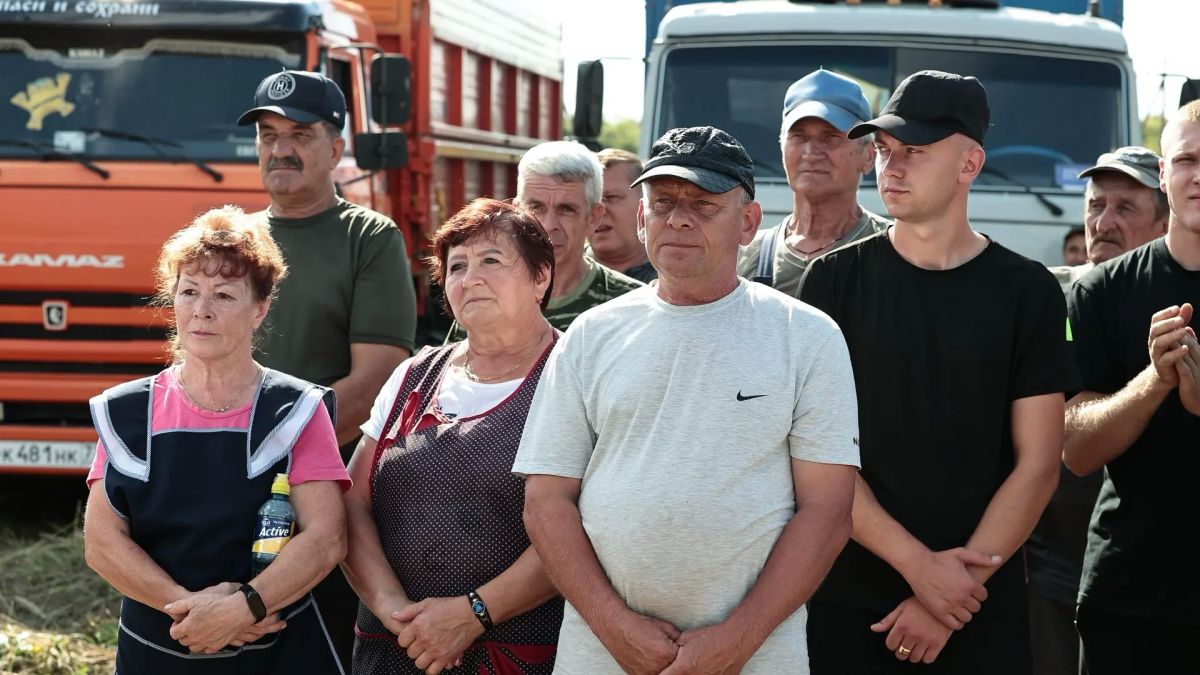 Алексей Русских: Дали старт уборочной в регионе на полях хозяйства Владимира Евстифеева в Новоспасском районе Алексей Русских: Дали старт уборочной в регионе на полях хозяйства Владимира Евстифеева в Новоспасском районе
