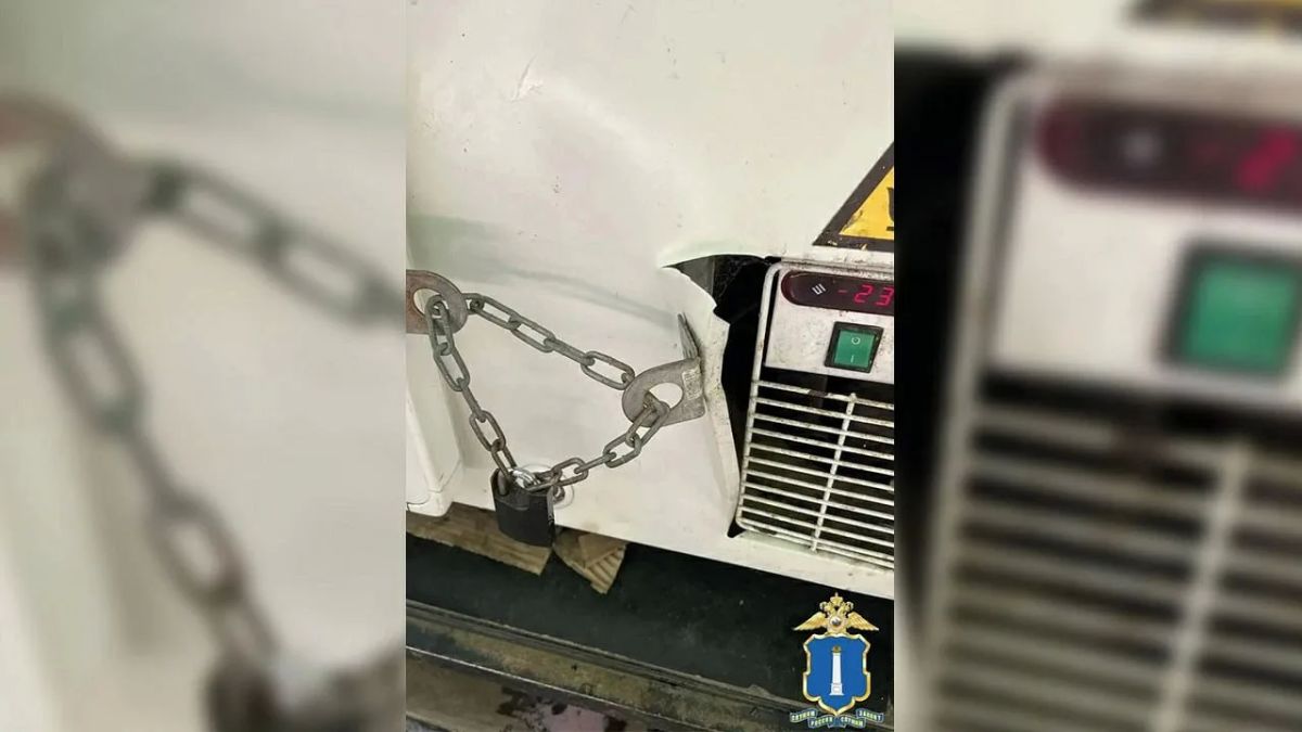 Сладкоежка решил "накидаться" алкогольным мороженым, которое украл из магазина под покровом ночи Сладкоежка решил "накидаться" алкогольным мороженым, которое украл из магазина под покровом ночи