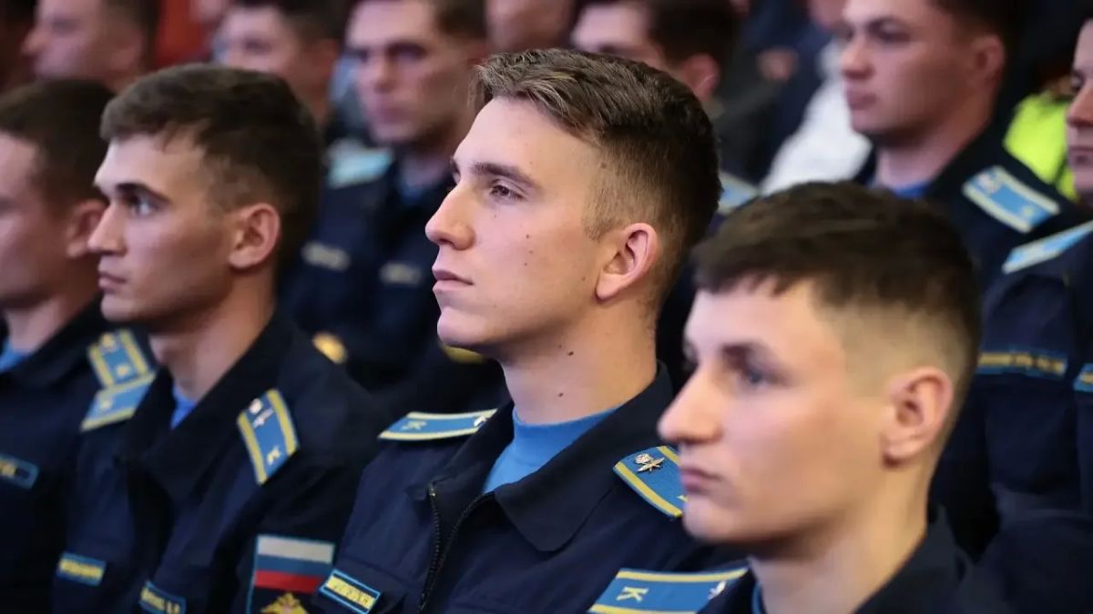 Алексей Русских: 1 сентября свои двери распахнет новое Ульяновское высшее военное училище по подготовке летчиков ВТА Алексей Русских: 1 сентября свои двери распахнет новое Ульяновское высшее военное училище по подготовке летчиков ВТА
