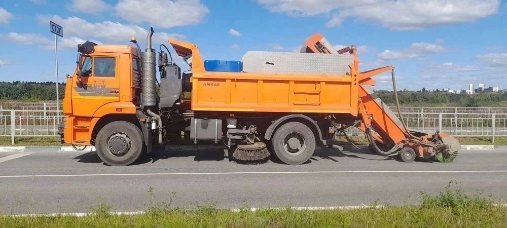 Ульяновские дорожники обустраивают тротуар к гимназии № 6 Ульяновские дорожники обустраивают тротуар к гимназии № 6