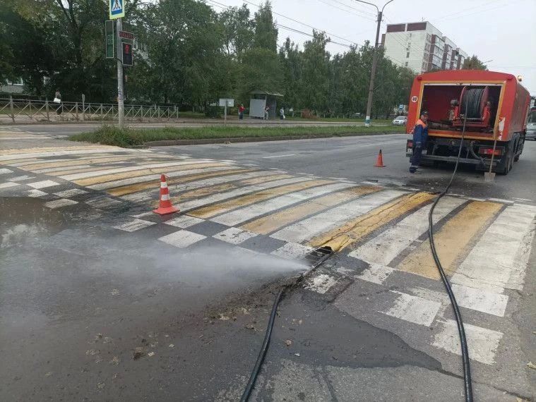 За 31 августа дорожники Ульяновска отремонтировали две тысячи квадратных метров улиц и тротуаров За 31 августа дорожники Ульяновска отремонтировали две тысячи квадратных метров улиц и тротуаров
