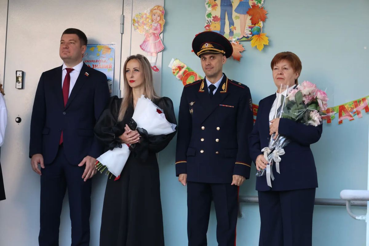 Сегодня во всех образовательных учреждениях Ульяновской области состоялись торжественные мероприятия, посвященные началу нового учебного года Сегодня во всех образовательных учреждениях Ульяновской области состоялись торжественные мероприятия, посвященные началу нового учебного года