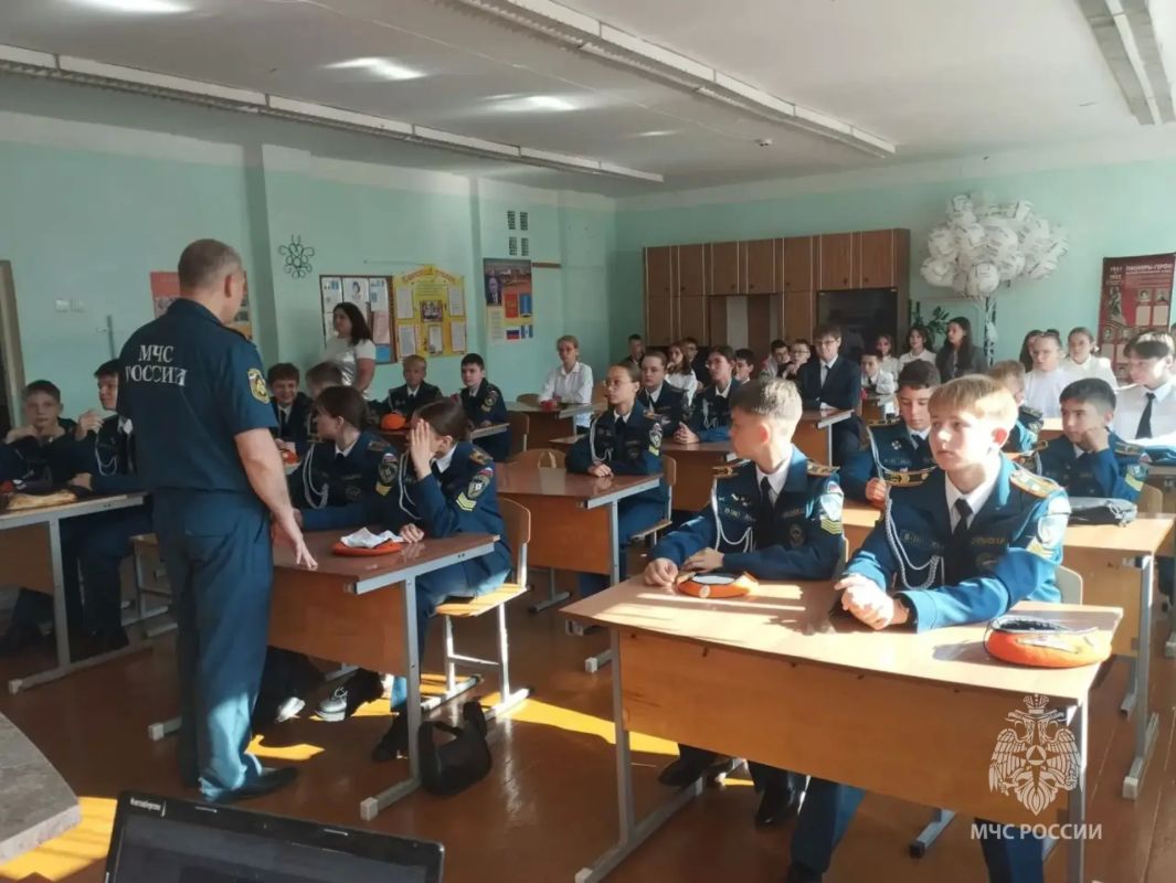 Первый звонок — старт в будущее: кадетские классы МЧС встречают новый учебный год Первый звонок — старт в будущее: кадетские классы МЧС встречают новый учебный год