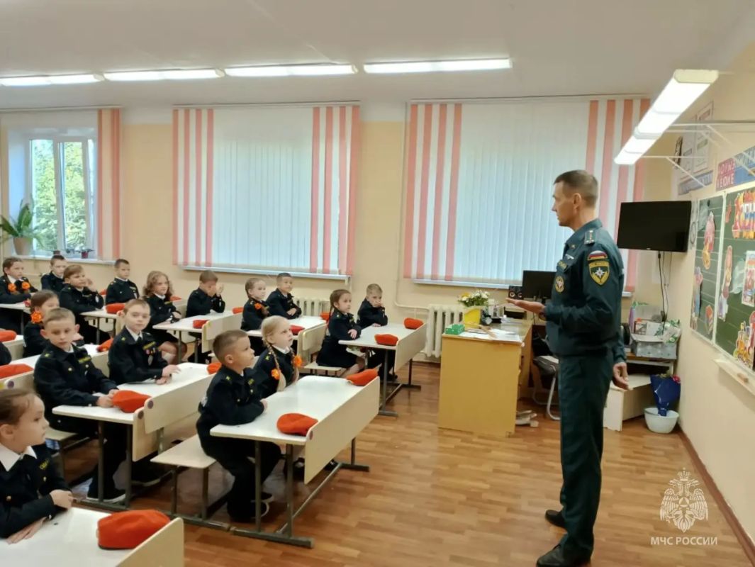 Первый звонок — старт в будущее: кадетские классы МЧС встречают новый учебный год Первый звонок — старт в будущее: кадетские классы МЧС встречают новый учебный год