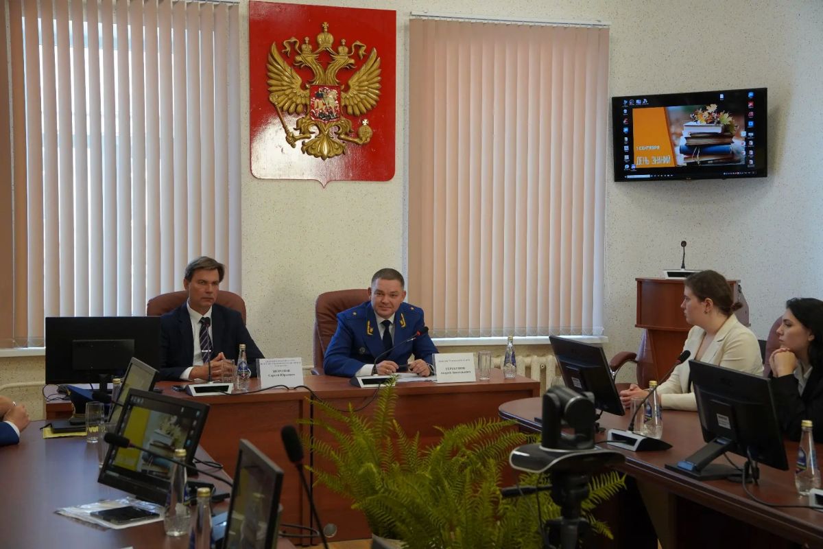 Сегодня, 1 сентября 2026 года, прокурор Ульяновской области Андрей Теребунов в рамках реализации мероприятий, посвященных началу нового учебного года, посетил Федеральное государственное бюджетное образовательное учреждение... Сегодня, 1 сентября 2026 года, прокурор Ульяновской области Андрей Теребунов в рамках реализации мероприятий, посвященных началу нового учебного года, посетил Федеральное государственное бюджетное образовательное учреждение...