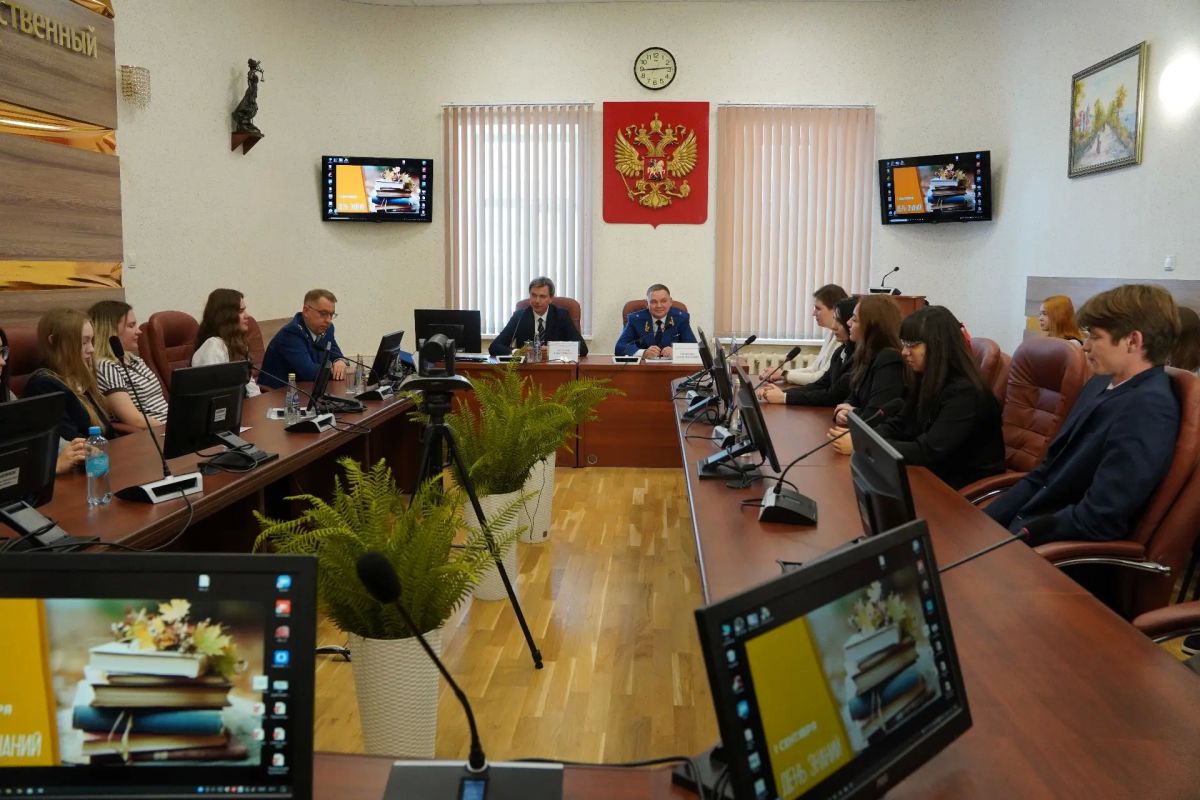 Сегодня, 1 сентября 2026 года, прокурор Ульяновской области Андрей Теребунов в рамках реализации мероприятий, посвященных началу нового учебного года, посетил Федеральное государственное бюджетное образовательное учреждение... Сегодня, 1 сентября 2026 года, прокурор Ульяновской области Андрей Теребунов в рамках реализации мероприятий, посвященных началу нового учебного года, посетил Федеральное государственное бюджетное образовательное учреждение...