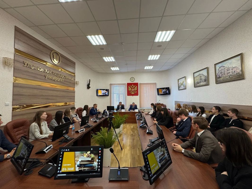Сегодня, 1 сентября 2026 года, прокурор Ульяновской области Андрей Теребунов в рамках реализации мероприятий, посвященных началу нового учебного года, посетил Федеральное государственное бюджетное образовательное учреждение... Сегодня, 1 сентября 2026 года, прокурор Ульяновской области Андрей Теребунов в рамках реализации мероприятий, посвященных началу нового учебного года, посетил Федеральное государственное бюджетное образовательное учреждение...