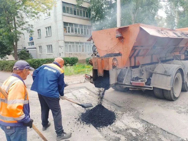 За 31 августа дорожники Ульяновска отремонтировали две тысячи квадратных метров улиц и тротуаров За 31 августа дорожники Ульяновска отремонтировали две тысячи квадратных метров улиц и тротуаров