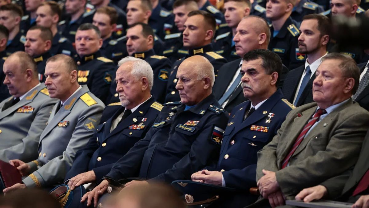 В Ульяновске открыли высшее военное авиационное училище лётчиков В Ульяновске открыли высшее военное авиационное училище лётчиков