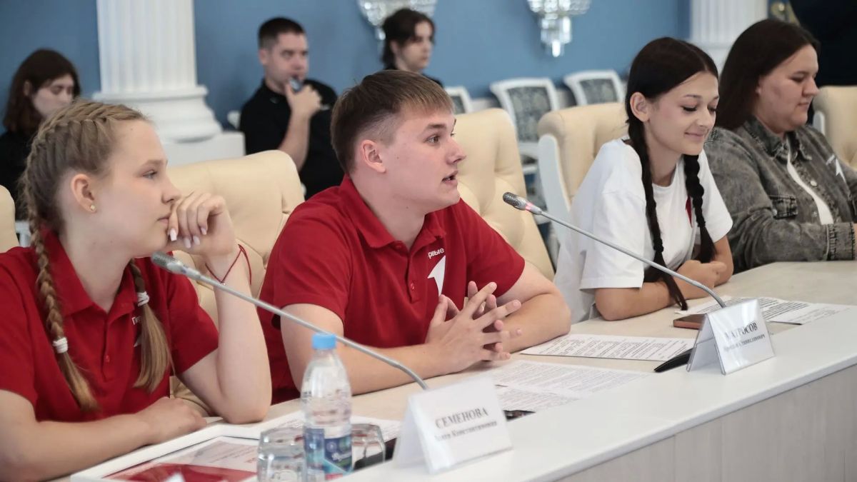 Алексей Русских провёл заседание Координационного совета по взаимодействию с Общероссийским общественно-государственным движением детей и молодежи «Движения Первых» Алексей Русских провёл заседание Координационного совета по взаимодействию с Общероссийским общественно-государственным движением детей и молодежи «Движения Первых»