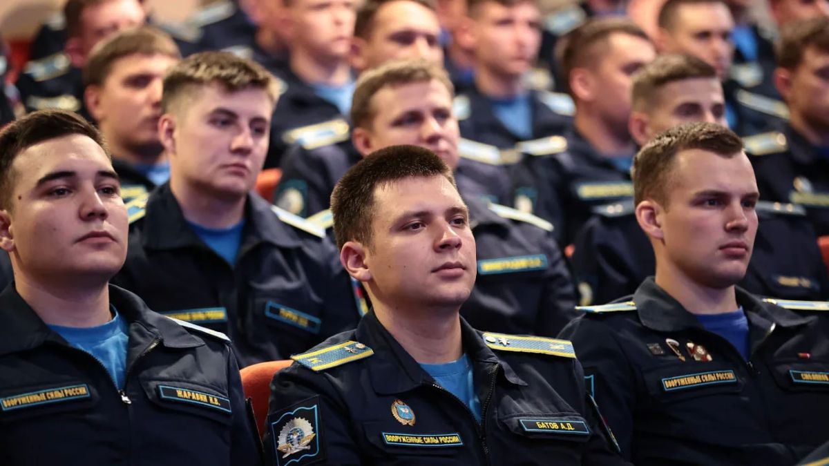 В Ульяновске открыли высшее военное авиационное училище лётчиков В Ульяновске открыли высшее военное авиационное училище лётчиков