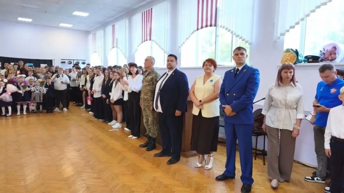 В этом учебном году за парты ульяновских школ сели около 70 тысяч детей В этом учебном году за парты ульяновских школ сели около 70 тысяч детей