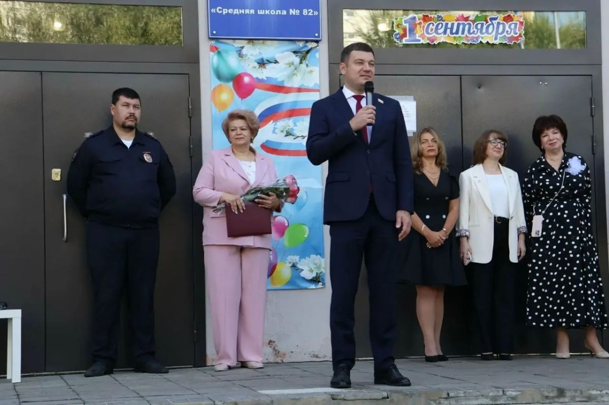 В этом учебном году за парты ульяновских школ сели около 70 тысяч детей В этом учебном году за парты ульяновских школ сели около 70 тысяч детей