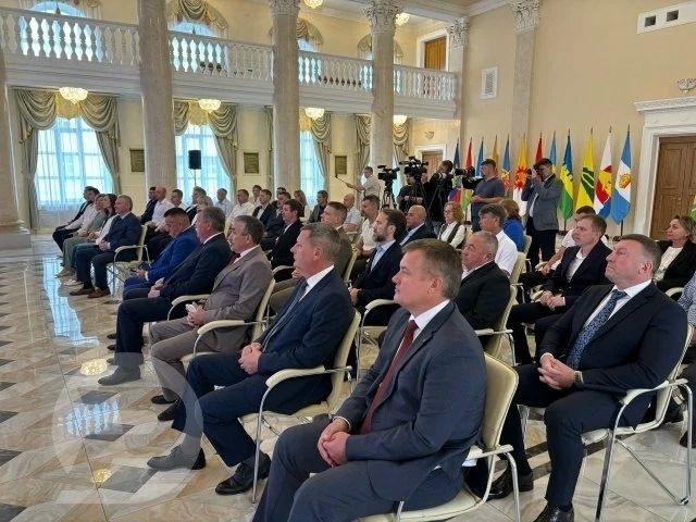 Их труд приносит в дом тепло — ежегодно в первое воскресенье сентября в России отмечают день работников нефтяной и газовой промышленности Их труд приносит в дом тепло — ежегодно в первое воскресенье сентября в России отмечают день работников нефтяной и газовой промышленности