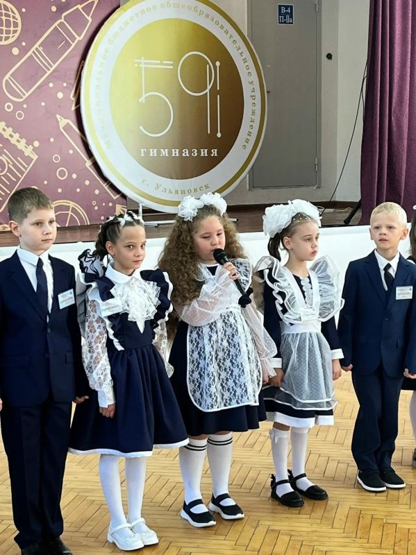 В этом учебном году за парты ульяновских школ сели около 70 тысяч детей В этом учебном году за парты ульяновских школ сели около 70 тысяч детей