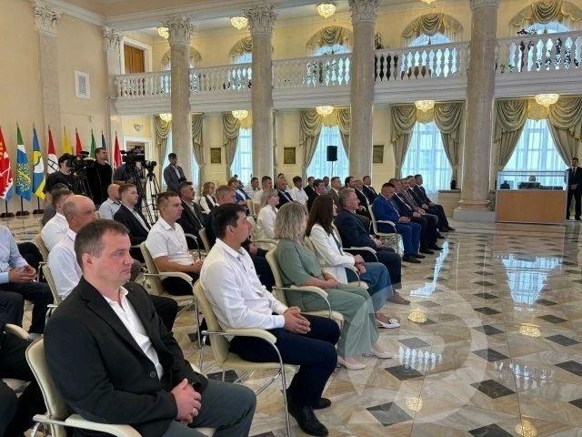 Их труд приносит в дом тепло — ежегодно в первое воскресенье сентября в России отмечают день работников нефтяной и газовой промышленности Их труд приносит в дом тепло — ежегодно в первое воскресенье сентября в России отмечают день работников нефтяной и газовой промышленности