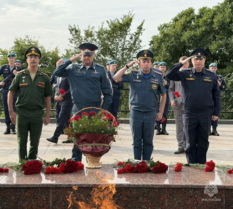 В Ульяновске почтили память героев в День окончания Второй мировой войны В Ульяновске почтили память героев в День окончания Второй мировой войны