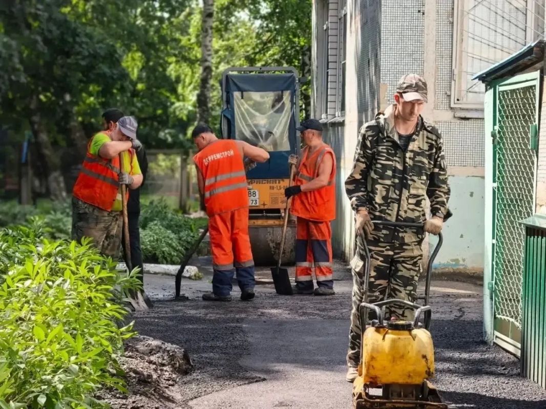 Завершился ремонт подъездной дороги к третьему корпусу Губернаторского лицея №101 Завершился ремонт подъездной дороги к третьему корпусу Губернаторского лицея №101