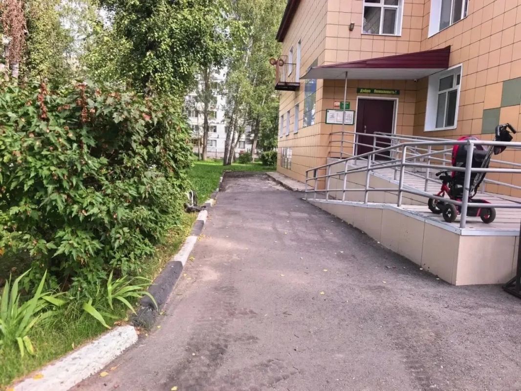Завершился ремонт подъездной дороги к третьему корпусу Губернаторского лицея №101 Завершился ремонт подъездной дороги к третьему корпусу Губернаторского лицея №101