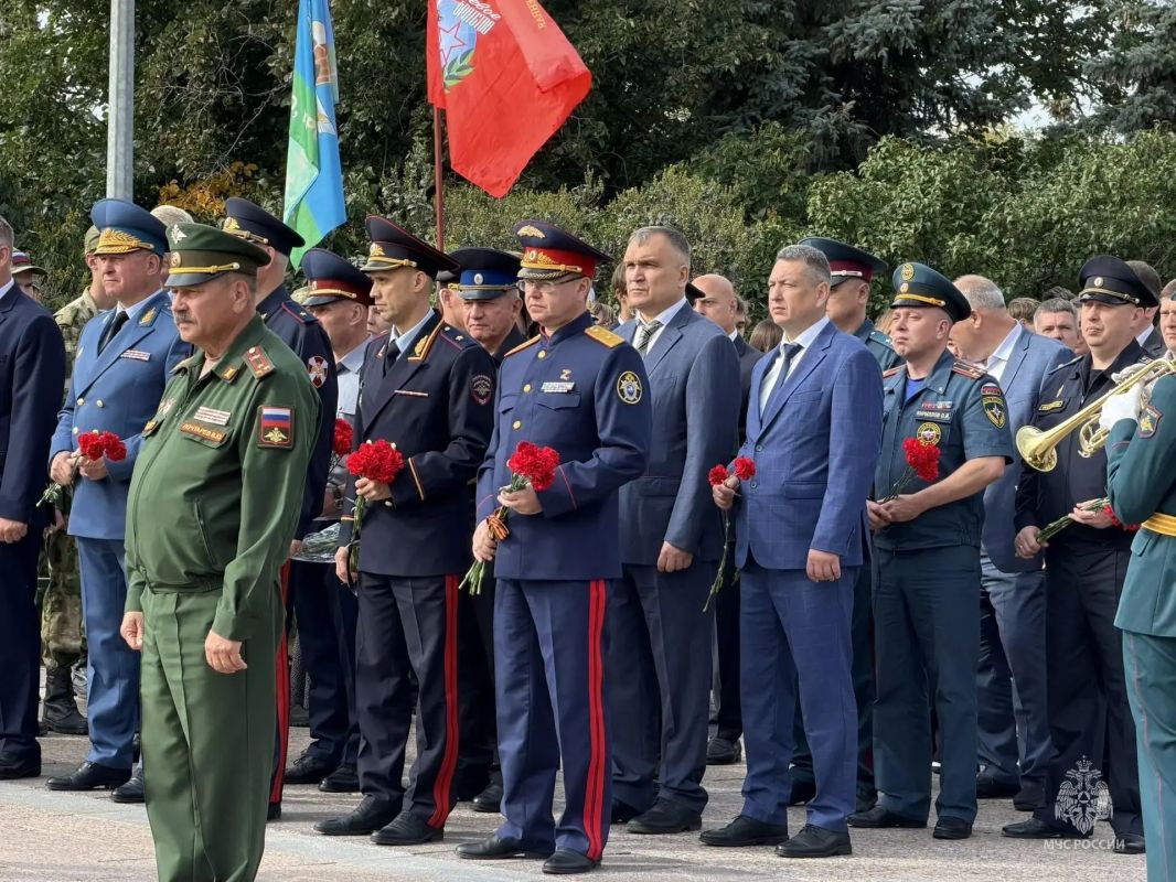 В Ульяновске почтили память героев в День окончания Второй мировой войны В Ульяновске почтили память героев в День окончания Второй мировой войны