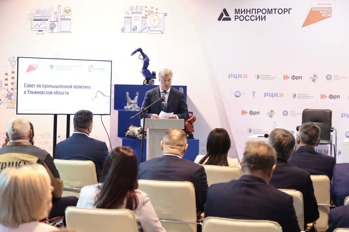 Алексей Русских: В преддверии Дня промышленности Ульяновской области провел встречу с руководителями предприятий Алексей Русских: В преддверии Дня промышленности Ульяновской области провел встречу с руководителями предприятий