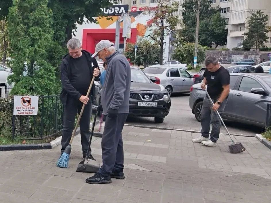 В Заволжском районе проходит первая общегородская «санитарная пятница» осеннего месячника по благоустройству В Заволжском районе проходит первая общегородская «санитарная пятница» осеннего месячника по благоустройству