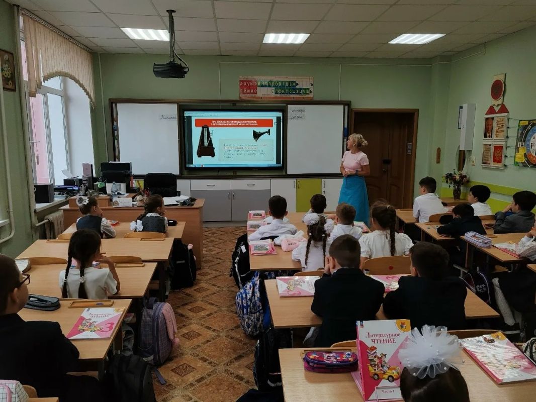 В образовательных организациях Ульяновской области стартовал обновленный курс «Разговоры о важном» В образовательных организациях Ульяновской области стартовал обновленный курс «Разговоры о важном»