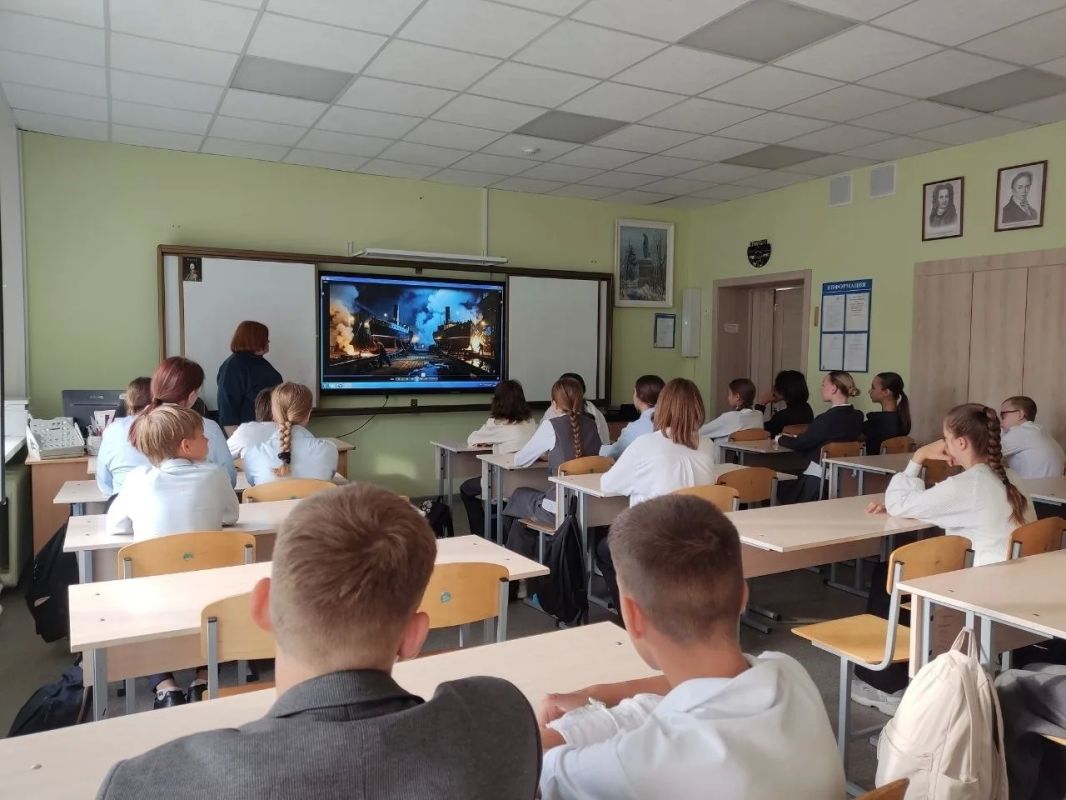 В образовательных организациях Ульяновской области стартовал обновленный курс «Разговоры о важном» В образовательных организациях Ульяновской области стартовал обновленный курс «Разговоры о важном»
