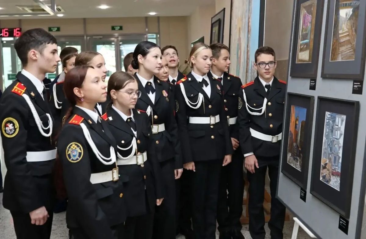 В Следственном комитете России открылась патриотическая художественная выставка В Следственном комитете России открылась патриотическая художественная выставка