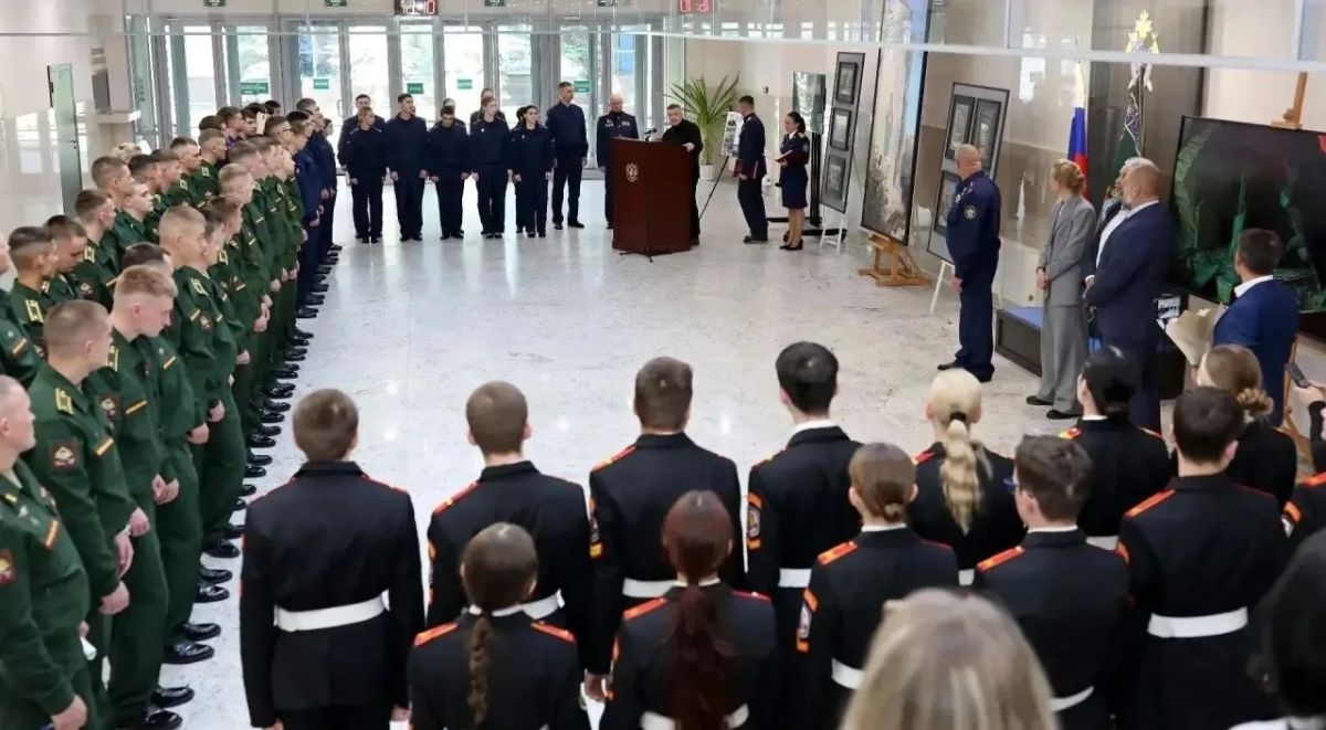 В Следственном комитете России открылась патриотическая художественная выставка В Следственном комитете России открылась патриотическая художественная выставка