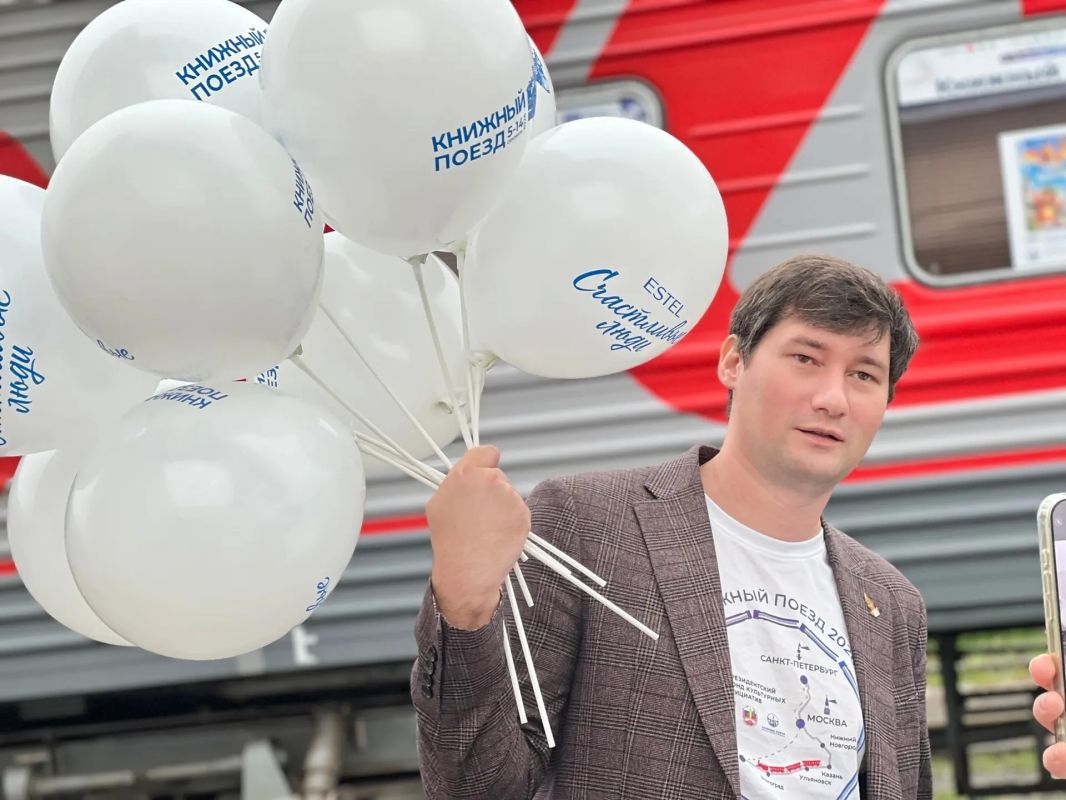 Ульяновск радушно принял «Книжный поезд»! Ульяновск радушно принял «Книжный поезд»!