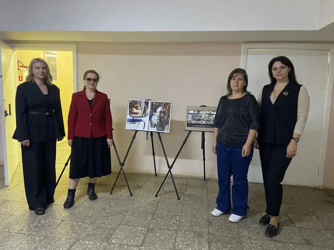 В окружном военном госпитале Ульяновска открылась фотовыставка «Душа без бронежилета» в рамках пилотного проекта Минкультуры России «Культурное долголетие», направленного на интеграцию культуры в систему здравоохранения и... В окружном военном госпитале Ульяновска открылась фотовыставка «Душа без бронежилета» в рамках пилотного проекта Минкультуры России «Культурное долголетие», направленного на интеграцию культуры в систему здравоохранения и...
