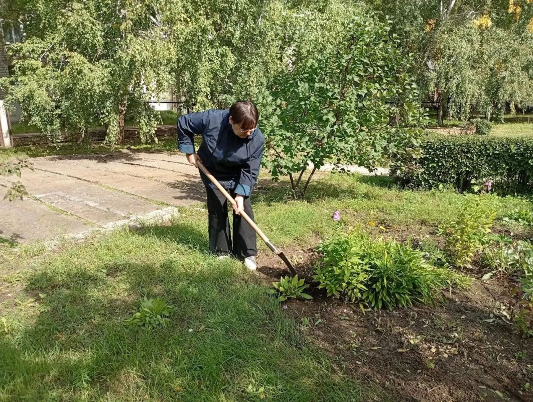 Учреждения культуры вышли на субботник в канун празднования Дня города — 11 сентября приводят в порядок территории парков, библиотек, ДШИ и Домов культуры Учреждения культуры вышли на субботник в канун празднования Дня города — 11 сентября приводят в порядок территории парков, библиотек, ДШИ и Домов культуры