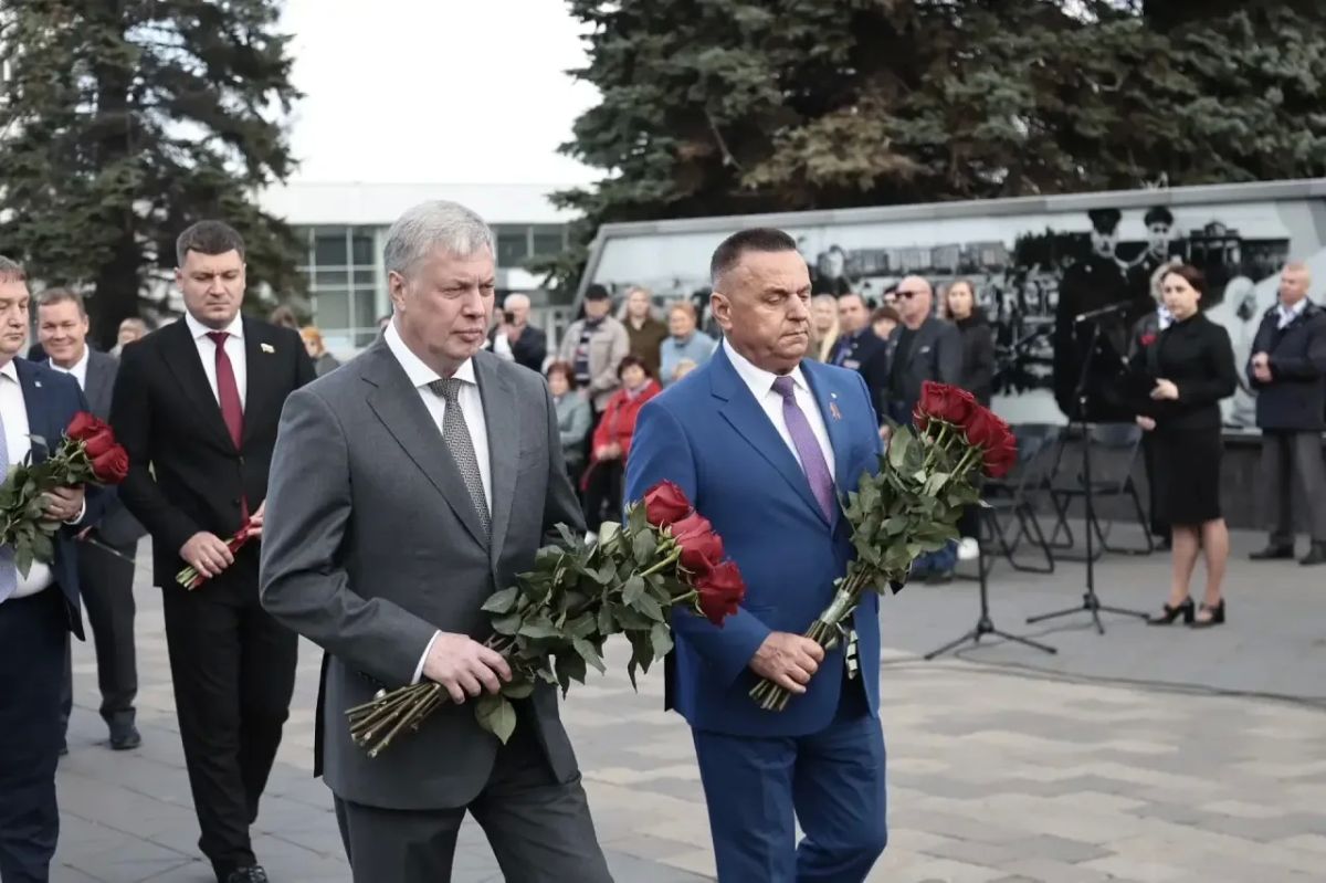 Алексей Русских: В преддверии Дня города отдаём дань уважения всем, кто внёс вклад в развитие Ульяновска и прославил Малую Родину Алексей Русских: В преддверии Дня города отдаём дань уважения всем, кто внёс вклад в развитие Ульяновска и прославил Малую Родину