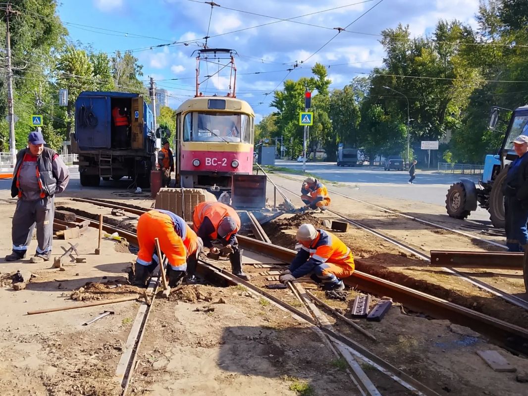 В Ульяновске практически завершили замену участка рельсов на узле «Телецентр» В Ульяновске практически завершили замену участка рельсов на узле «Телецентр»