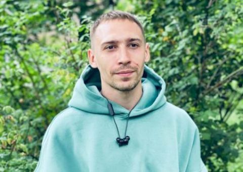 Игорь Гомольский: Хм. Я считаю, что барышня по форме категорически не права