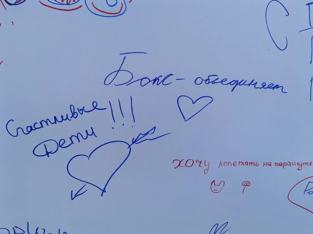 В рамках фестиваля «Русское лето» #ZAРоссию на Соборной площади работает интерактивное пространство «Мечтай в России» В рамках фестиваля «Русское лето» #ZAРоссию на Соборной площади работает интерактивное пространство «Мечтай в России»