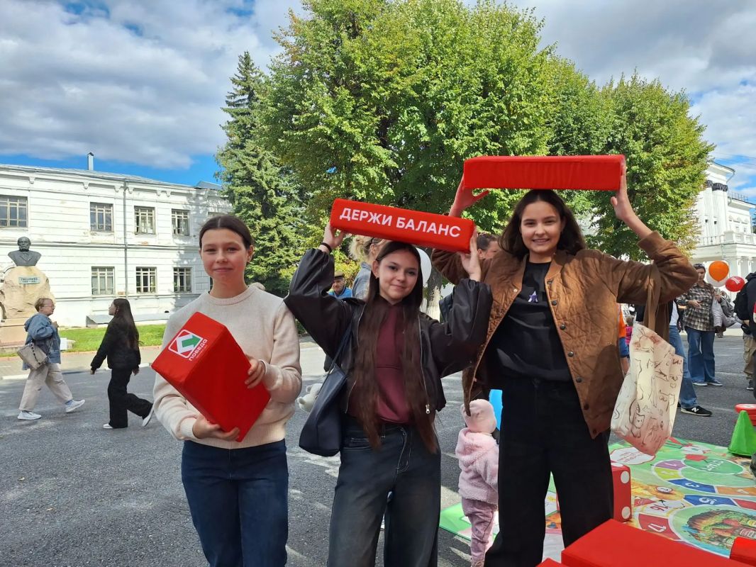 Для жителей и гостей Ульяновска в День города организована ярмарочная площадка на Эспланаде между Ленинской и Соборной площадями Для жителей и гостей Ульяновска в День города организована ярмарочная площадка на Эспланаде между Ленинской и Соборной площадями