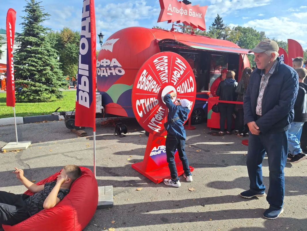 Для жителей и гостей Ульяновска в День города организована ярмарочная площадка на Эспланаде между Ленинской и Соборной площадями Для жителей и гостей Ульяновска в День города организована ярмарочная площадка на Эспланаде между Ленинской и Соборной площадями