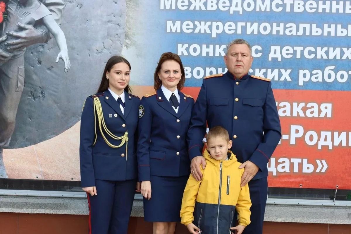 В Ульяновске состоялось подведение итогов конкурса детских творческих работ "Есть такая профессия - Родину защищать" В Ульяновске состоялось подведение итогов конкурса детских творческих работ "Есть такая профессия - Родину защищать"