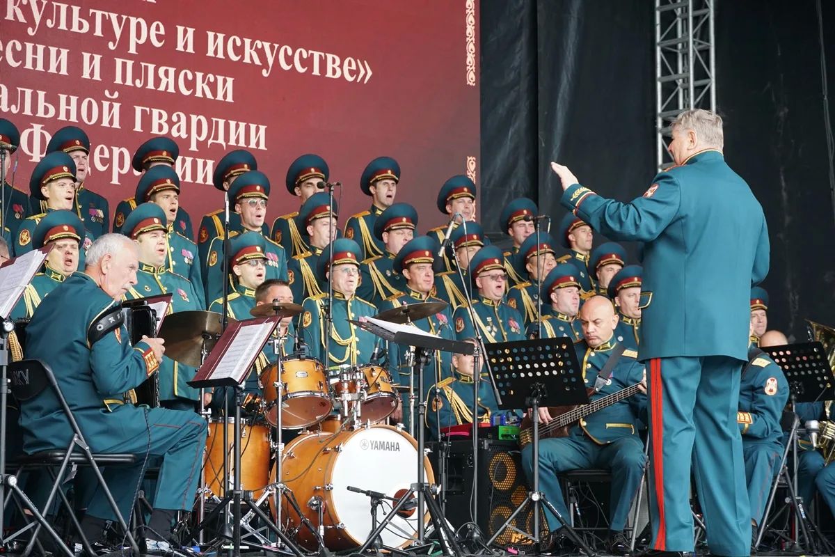 Академический ансамбль песни и пляски Росгвардии выступил в Ульяновске Академический ансамбль песни и пляски Росгвардии выступил в Ульяновске