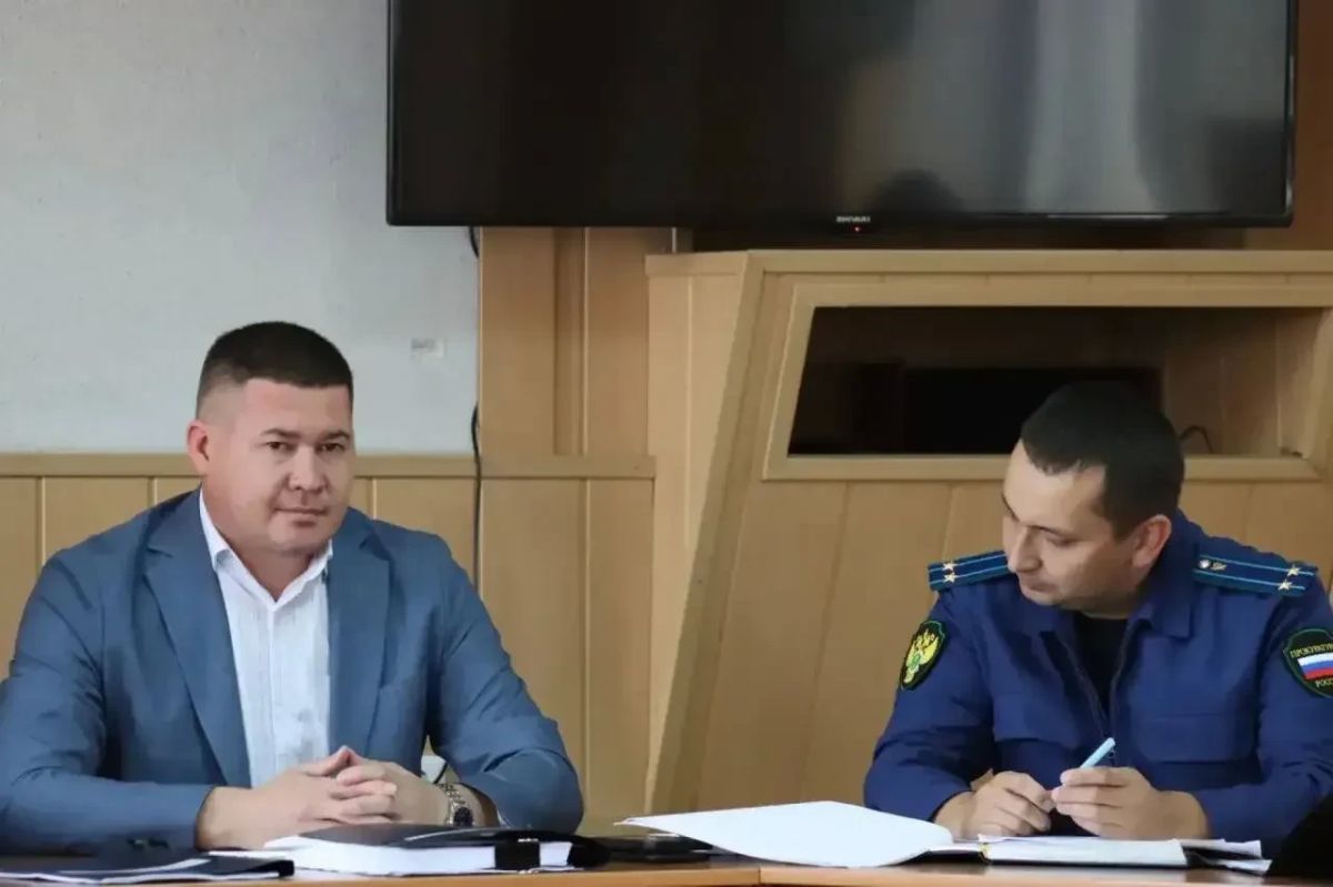 Прокурор Мелекесского района Ефремкин А.Н. принял участие в заседании Совета депутатов МО «Мелекесский район» на котором обсуждены вопросы реализации муниципальных программ, а также обеспечение транспортной доступности... Прокурор Мелекесского района Ефремкин А.Н. принял участие в заседании Совета депутатов МО «Мелекесский район» на котором обсуждены вопросы реализации муниципальных программ, а также обеспечение транспортной доступности...